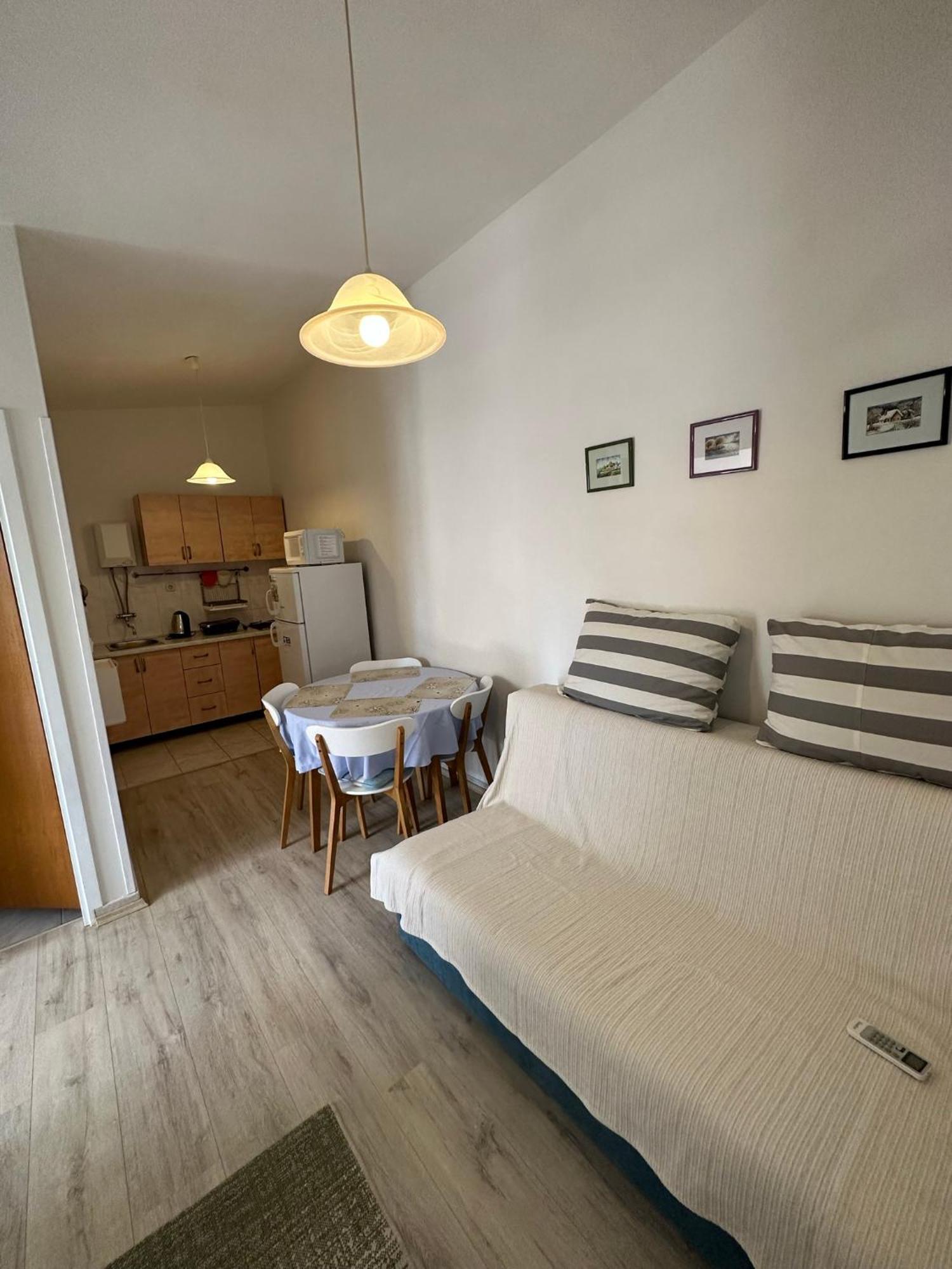 Apartmani Matovina ヴィル エクステリア 写真